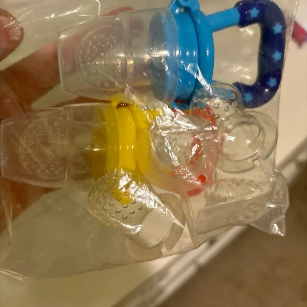 ⭐️ 2/$10 - NWOT Infant feeding bundle